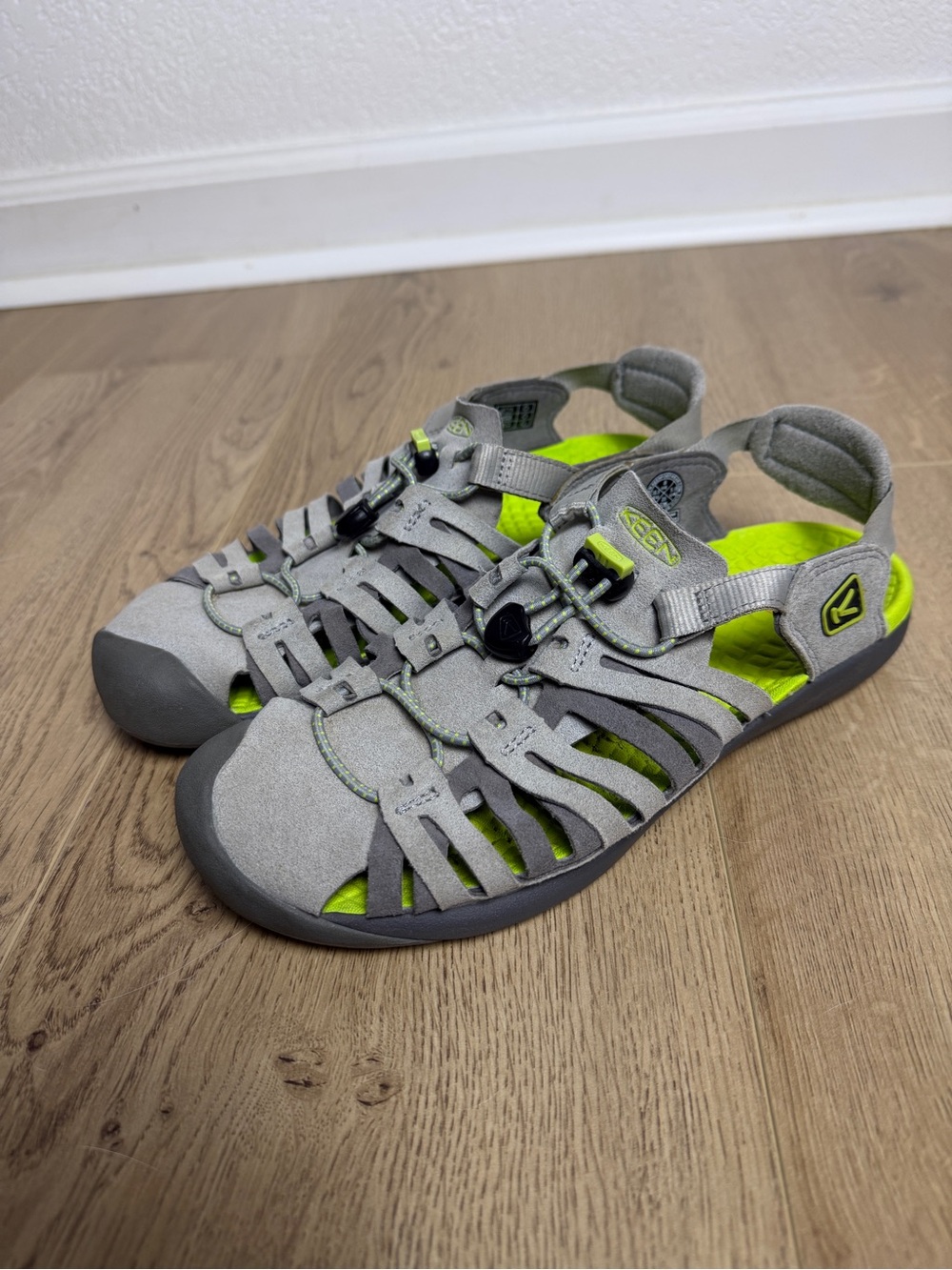 KEEN women’s Grey and Neon Green Cypress sandal Shoes size 8 hiking